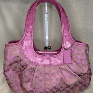 Coach Vintage Pink Signature Jacquard Kisslock Shoulder Bag Purse 👛 🌸💞